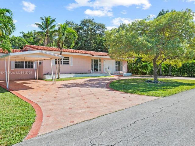 Продажа дома по адресу 700 NE 118th St - фото 6810446