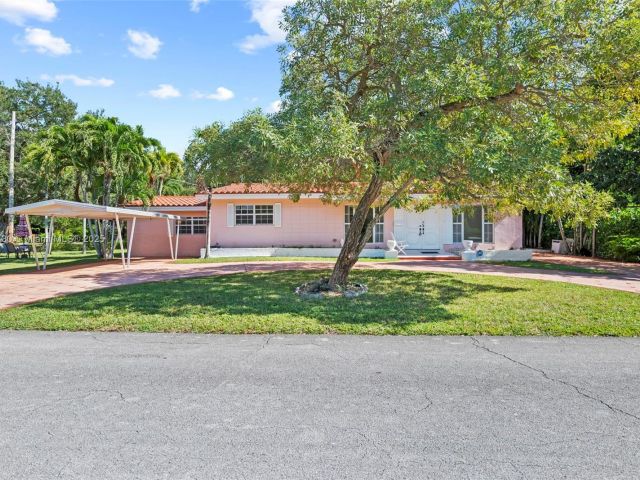 Продажа дома по адресу 700 NE 118th St - фото 6810447