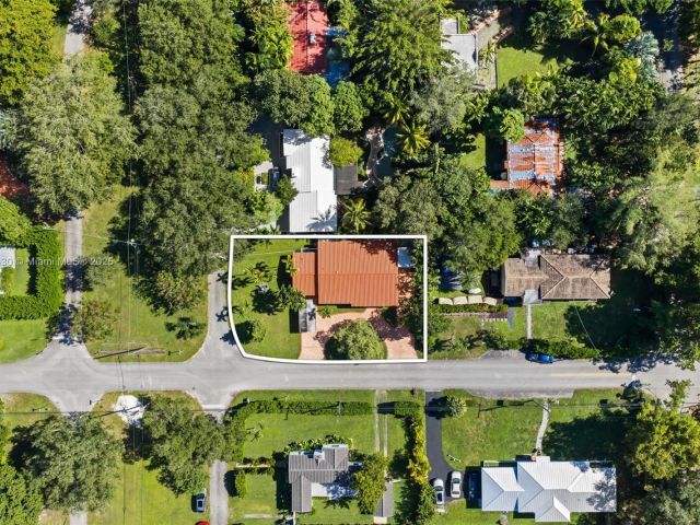 Продажа дома по адресу 700 NE 118th St - фото 6810448