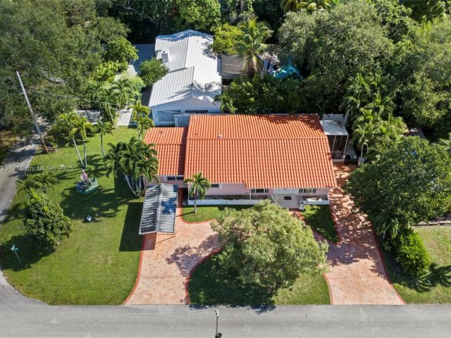 Продажа дома по адресу 700 NE 118th St - фото 6810449