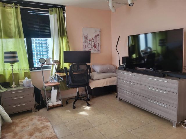 Квартира в аренду номер2401 - фото 6811834