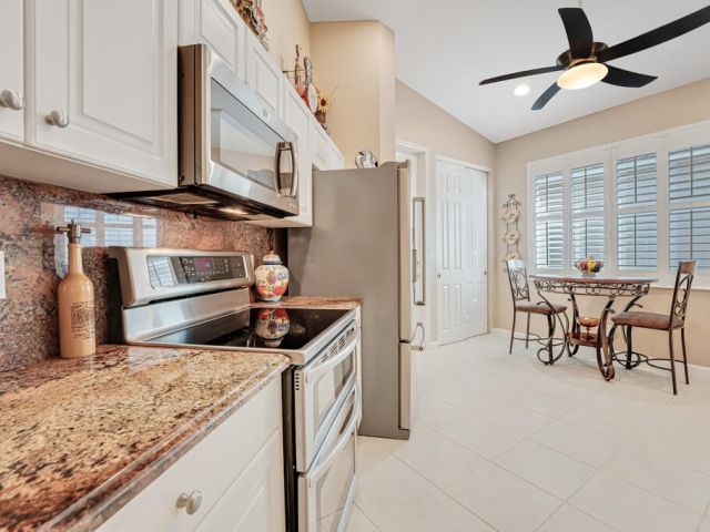 Продажа дома по адресу 9174 Bay Point Circle - фото 6836008