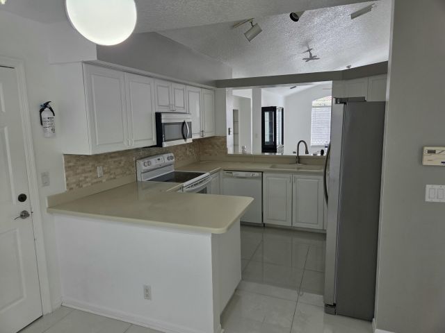 Продажа дома по адресу 3021 Casa Rio Court - фото 6813770