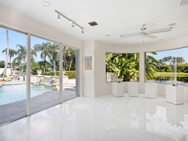 Продажа дома по адресу 16740 Echo Hollow Circle - фото 6820752