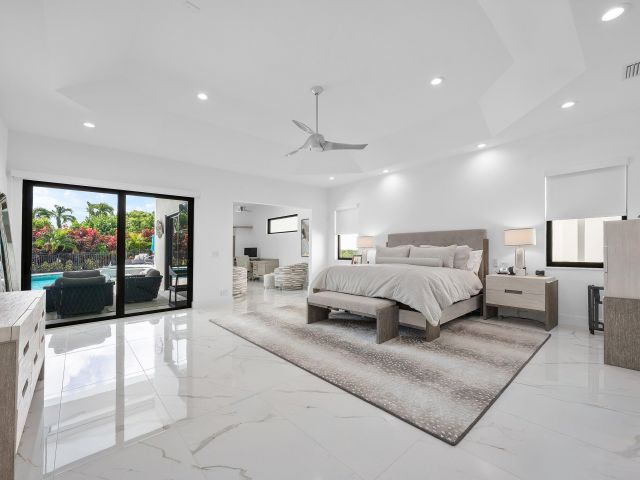 Продажа дома по адресу 4760 Bocaire Boulevard - фото 6814577