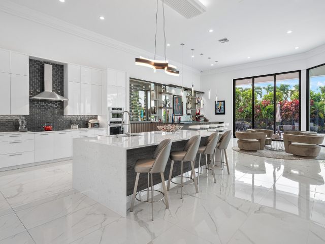 Продажа дома по адресу 4760 Bocaire Boulevard - фото 6814582