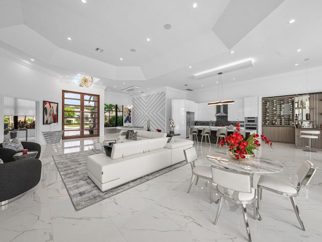 Продажа дома по адресу 4760 Bocaire Boulevard - фото 6814583