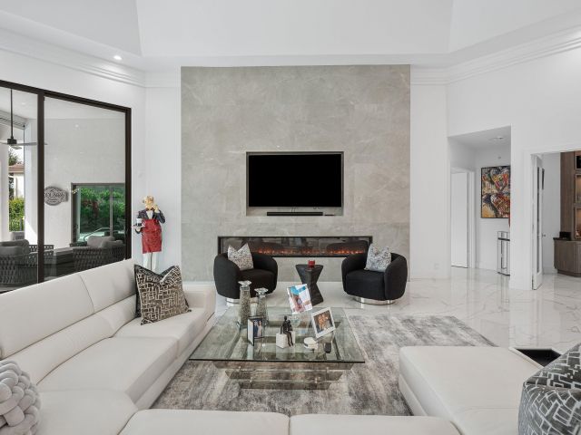 Продажа дома по адресу 4760 Bocaire Boulevard - фото 6814584