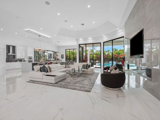 Продажа дома по адресу 4760 Bocaire Boulevard - фото 6814586