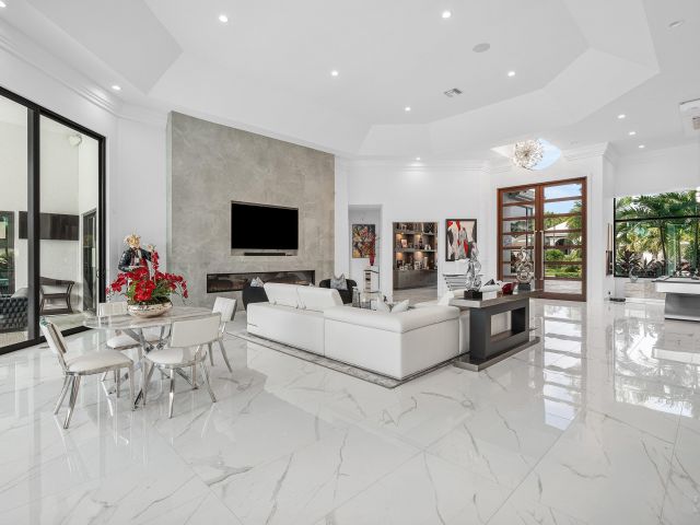 Продажа дома по адресу 4760 Bocaire Boulevard - фото 6814587