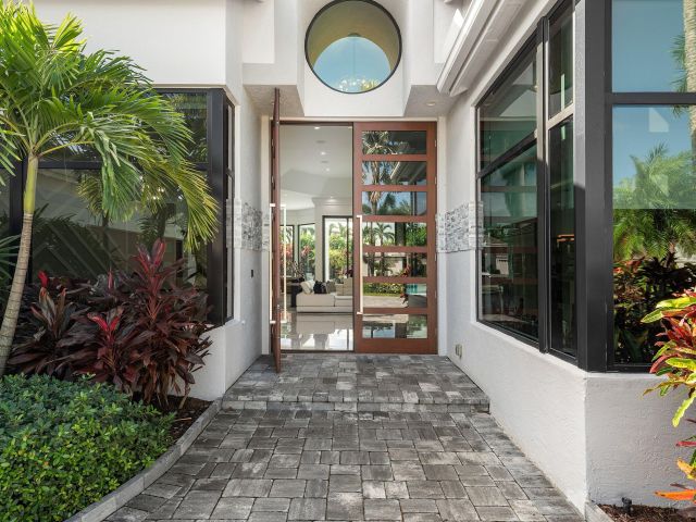 Продажа дома по адресу 4760 Bocaire Boulevard - фото 6814590