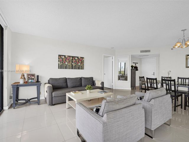 Продажа квартиры #1007 - фото 7430734