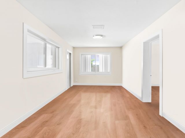 Продажа дома по адресу 137 NW 7th Street - фото 6814420