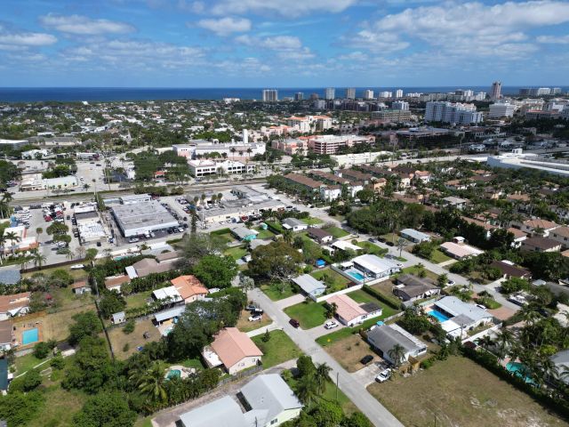 Продажа дома по адресу 137 NW 7th Street - фото 6814427