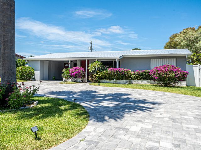 Продажа дома по адресу 137 NW 7th Street - фото 6814429