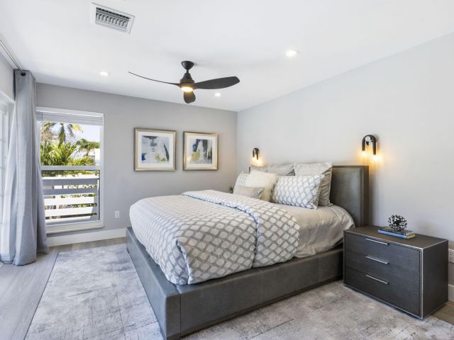 Продажа дома по адресу 1330 NE 4th Avenue - фото 6814434