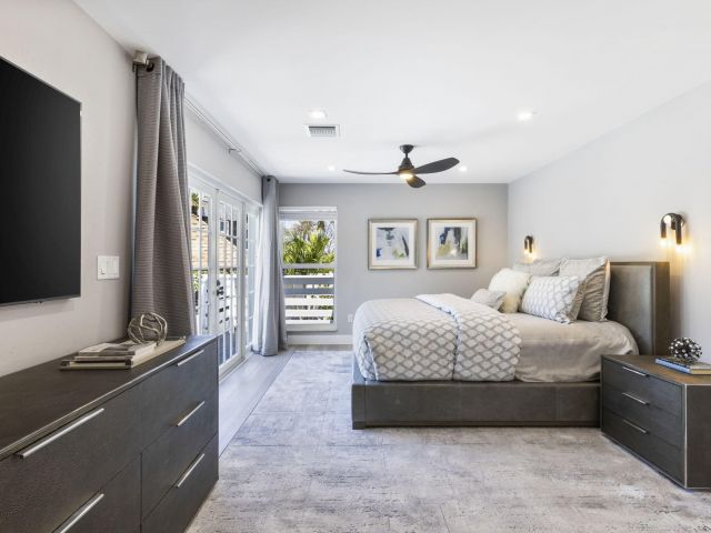 Продажа дома по адресу 1330 NE 4th Avenue - фото 6814435