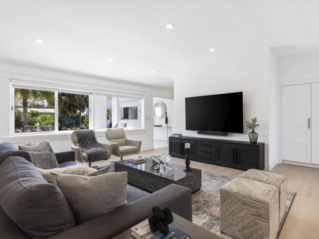 Продажа дома по адресу 1330 NE 4th Avenue - фото 6814442