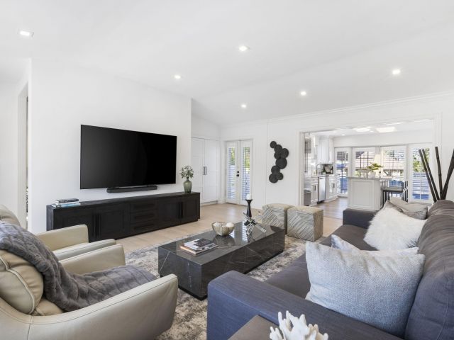 Продажа дома по адресу 1330 NE 4th Avenue - фото 6814444