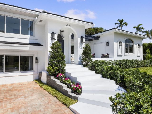 Продажа дома по адресу 1330 NE 4th Avenue - фото 6814447