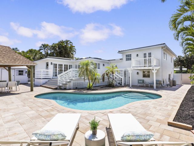 Продажа дома по адресу 1330 NE 4th Avenue - фото 6814449