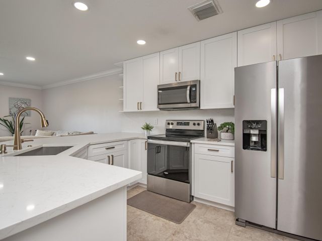 Дом в аренду по адресу 16081 Sierra Palms Drive - фото 6811451