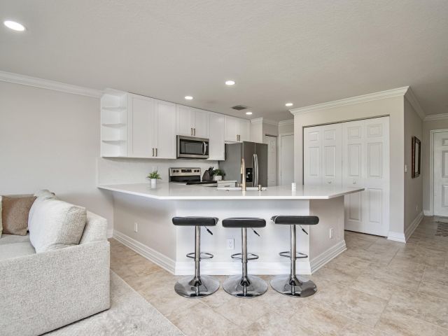 Дом в аренду по адресу 16081 Sierra Palms Drive - фото 6811454