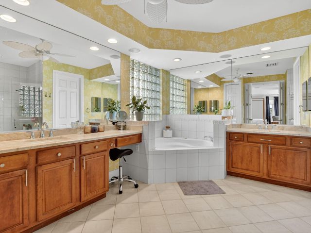 Дом в аренду по адресу 21383 Falls Ridge Way 1 - фото 6842445