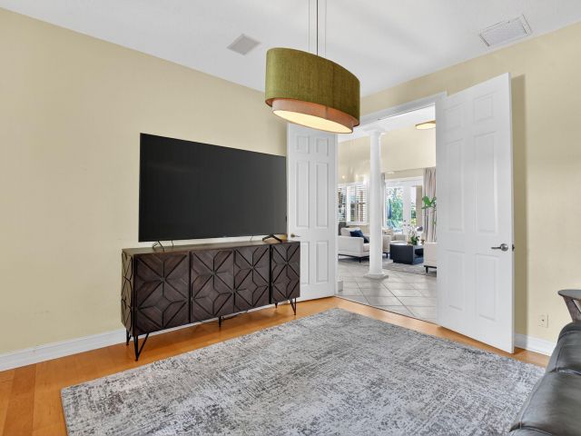 Дом в аренду по адресу 21383 Falls Ridge Way 1 - фото 6842446