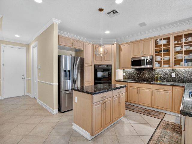 Дом в аренду по адресу 21383 Falls Ridge Way 1 - фото 6842450