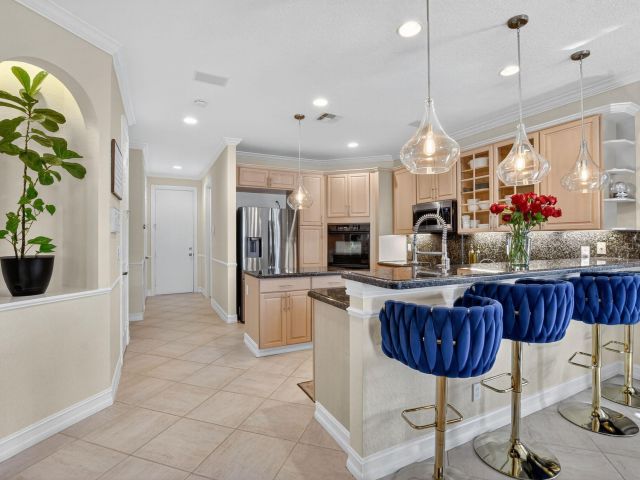 Дом в аренду по адресу 21383 Falls Ridge Way 1 - фото 6842451