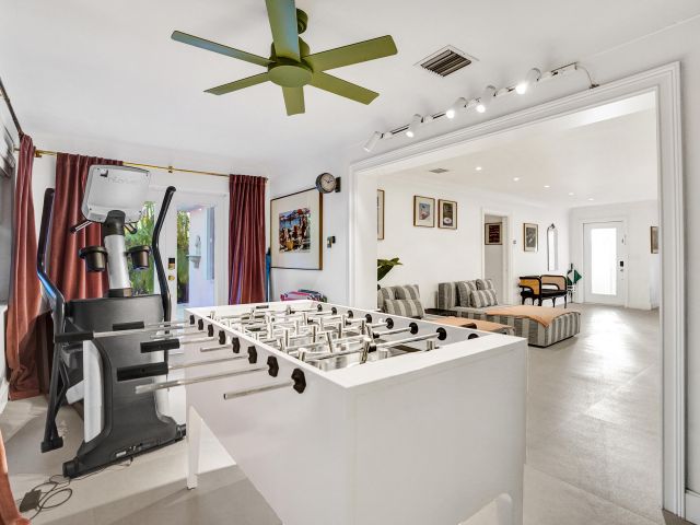 Продажа дома по адресу 247 SE 3rd Avenue - фото 6827470