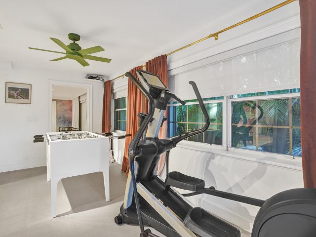 Продажа дома по адресу 247 SE 3rd Avenue - фото 6827471