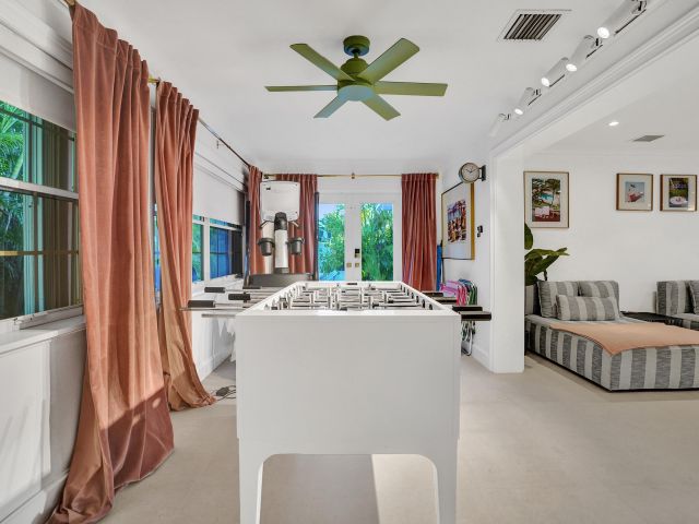 Продажа дома по адресу 247 SE 3rd Avenue - фото 6827472