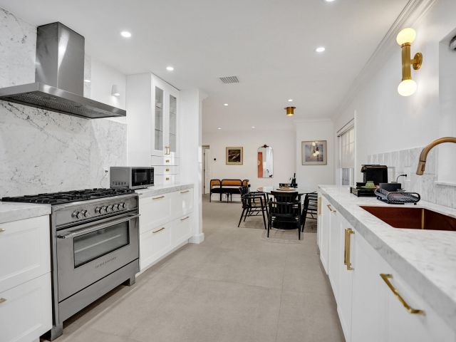 Продажа дома по адресу 247 SE 3rd Avenue - фото 6827476