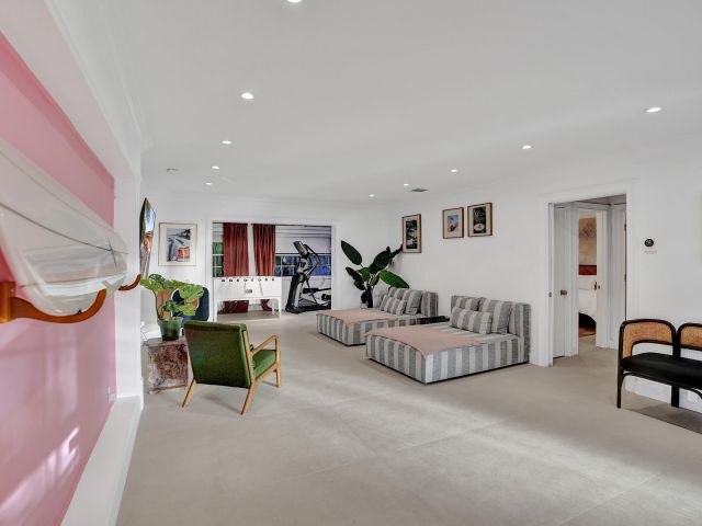 Продажа дома по адресу 247 SE 3rd Avenue - фото 6827483