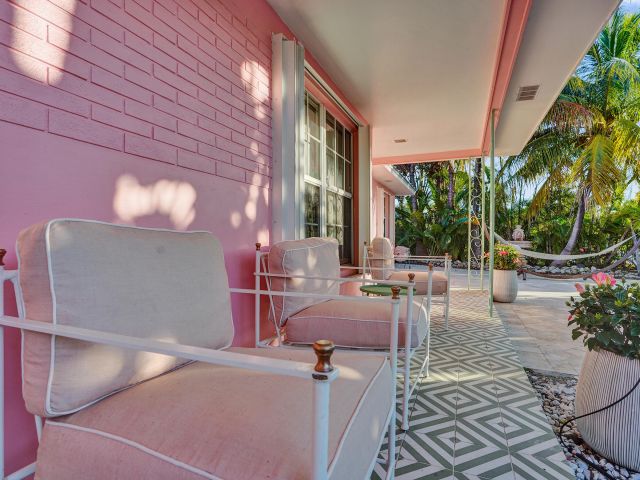 Продажа дома по адресу 247 SE 3rd Avenue - фото 6827486