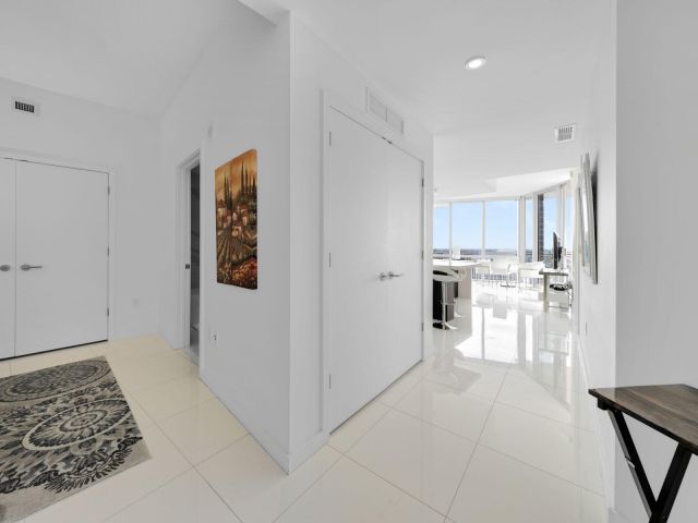 Продажа квартиры #2410 - фото 6814978