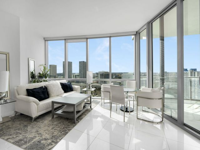 Продажа квартиры #2410 - фото 6814984