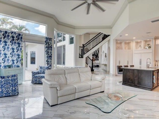 Дом в аренду по адресу 6735 Royal Orchid Circle - фото 6812922