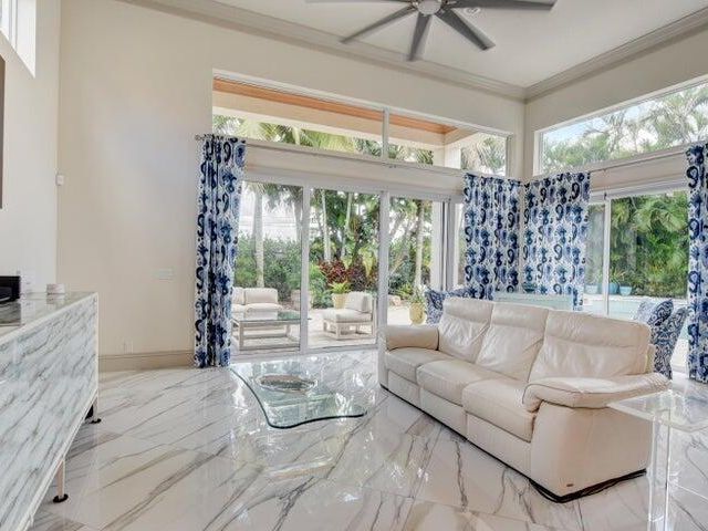 Дом в аренду по адресу 6735 Royal Orchid Circle - фото 6812923