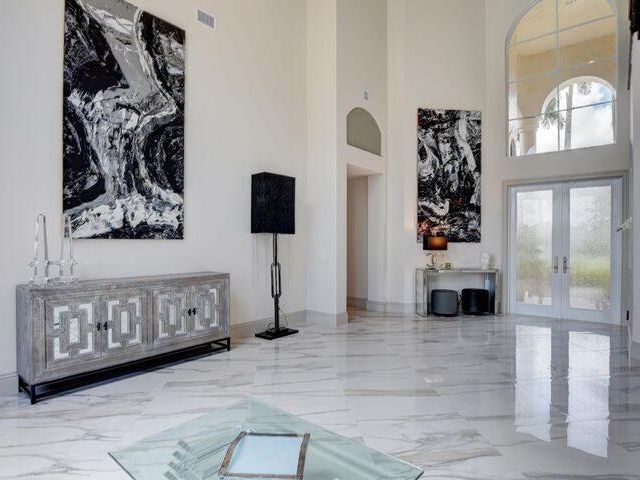 Дом в аренду по адресу 6735 Royal Orchid Circle - фото 6812926