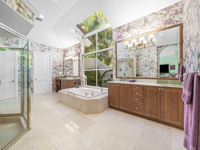 Продажа дома по адресу 17834 Deauville Lane - фото 6862041