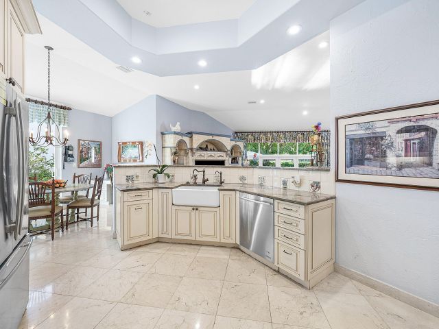 Продажа дома по адресу 17834 Deauville Lane - фото 6862048