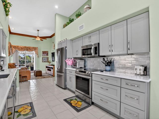 Продажа дома по адресу 7816 Travlers Tree Drive - фото 6814547