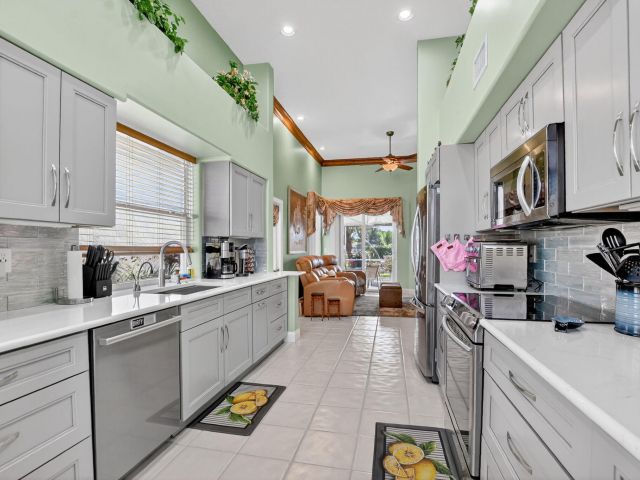 Продажа дома по адресу 7816 Travlers Tree Drive - фото 6814548