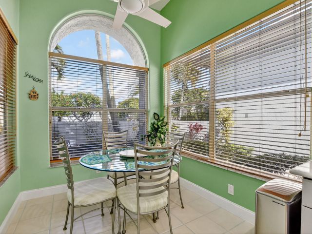 Продажа дома по адресу 7816 Travlers Tree Drive - фото 6814549