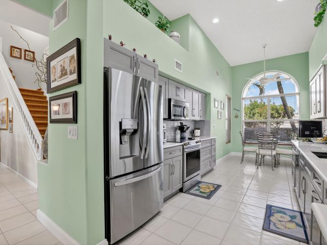 Продажа дома по адресу 7816 Travlers Tree Drive - фото 6814551