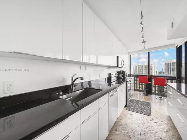 Квартира в аренду номер2407 - фото 6812159