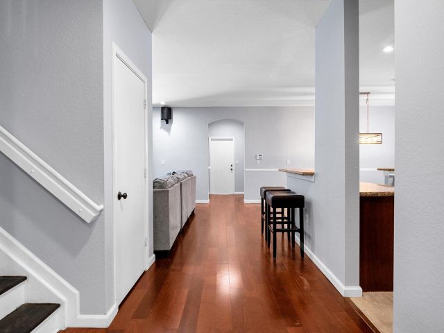 Продажа дома по адресу 4540 Highgate Drive - фото 6810656